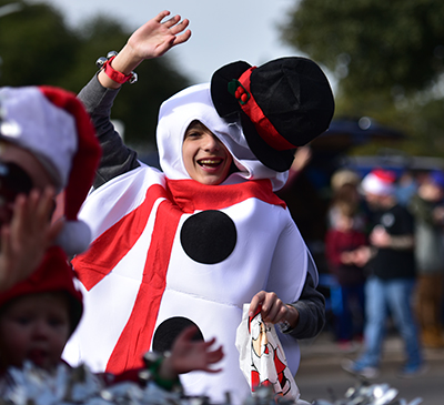 snowman waving