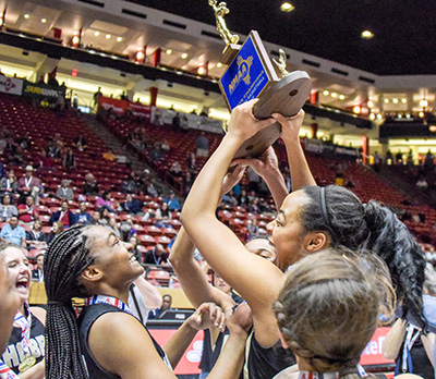 players holding up trophy