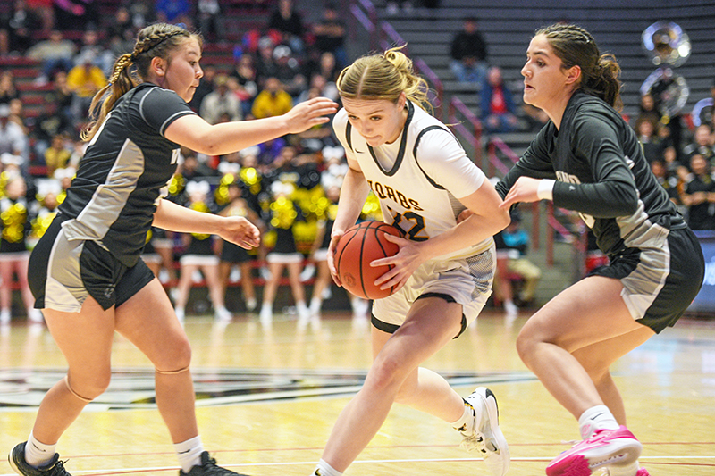 hobbs player trying move past defenders